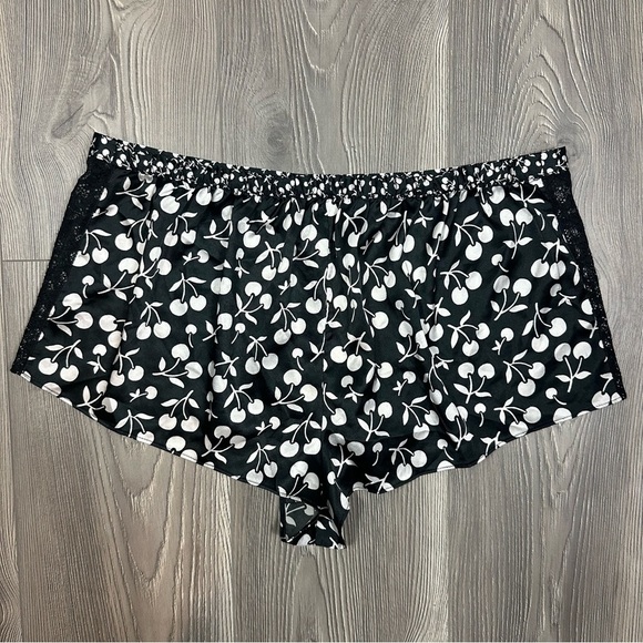 Victoria’s Secret Cherry Print Satin Pajama Shorts Black White Lace Medium - Picture 4 of 7
